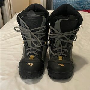Men's Black and Gray Snow Boots